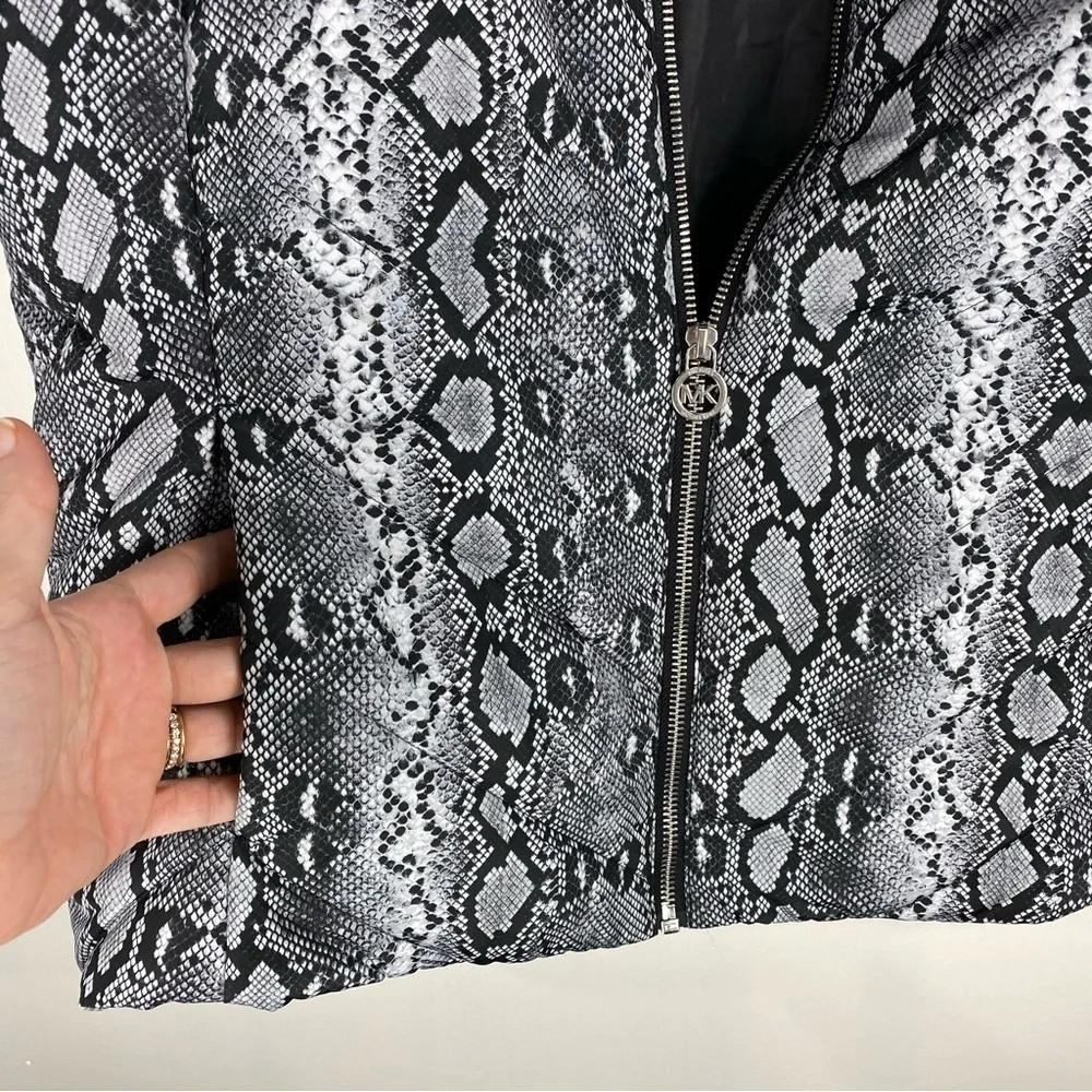 Michael Kors Snake Print Full Zip Up‎ Winter Puffer Vest Jacket Size Large (NWT)